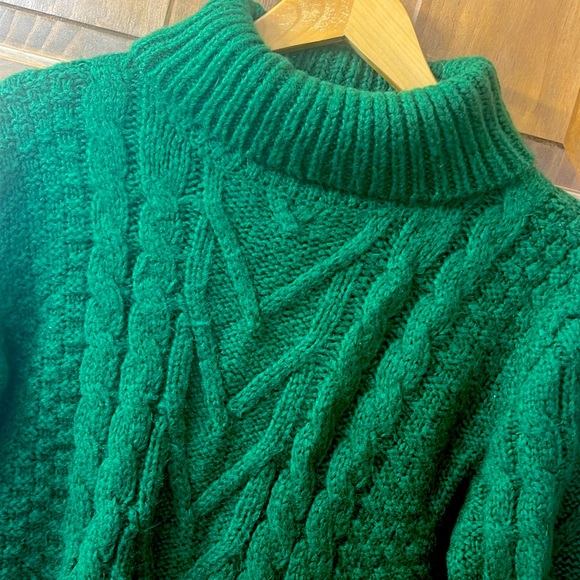 Jun & Ivy Green Turtleneck Sweater, Medium - Picture 2 of 5